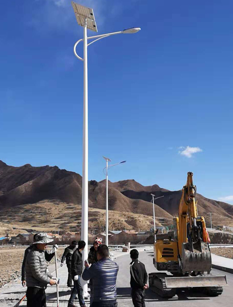 甘南碌曲10米伊犁太阳能路灯项目