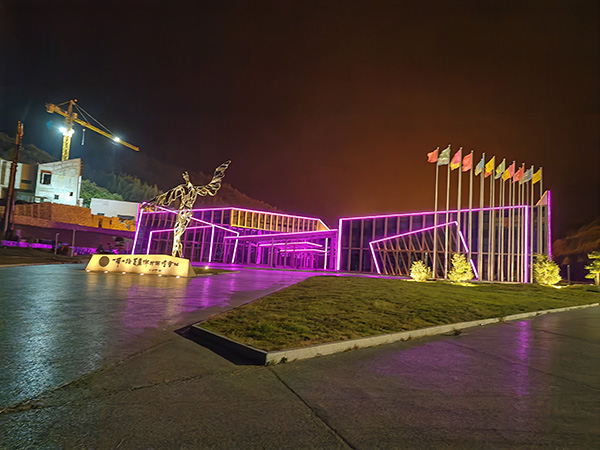 城市亮化是现代城市建设的重要组成部分，它不仅可以美化城市的夜景，还能提升城市的整体形象。随着科技的不断进步，城市亮化也得到了更多的关注和创新。本文将介绍一些关于城市亮化的创意和技术，帮助读者了解伊犁城市亮化的重要性以及如何进行伊犁城市亮化的规划和实施。