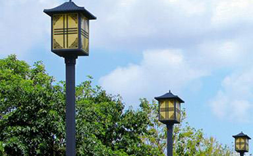 伊犁庭院灯安装间距与布灯设计全解析